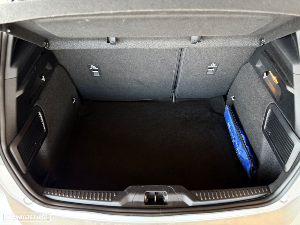 Ford Focus 1.5 TDCi ECOBlue ST-Line - 38