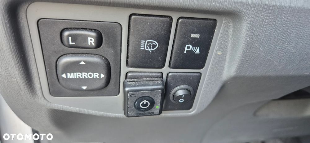 Toyota Prius (Hybrid) Life - 14