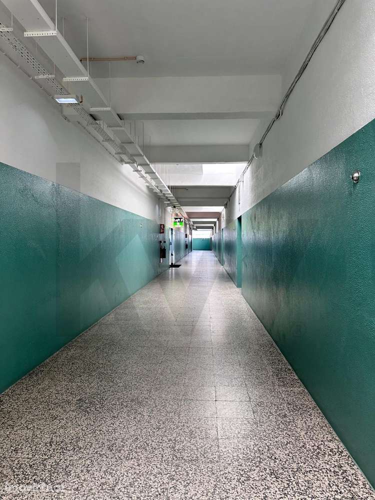 Armazém em Marvila junto ao Rio - Grande imagem: 3/18