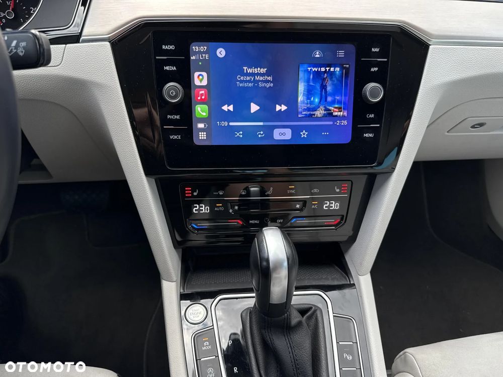 Volkswagen Passat 2.0 TSI Elegance DSG - 26
