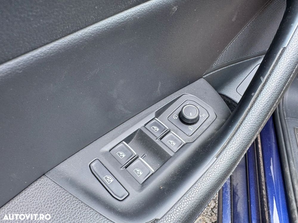 Volkswagen Passat 1.6 TDI SCR DSG Conceptline - 16