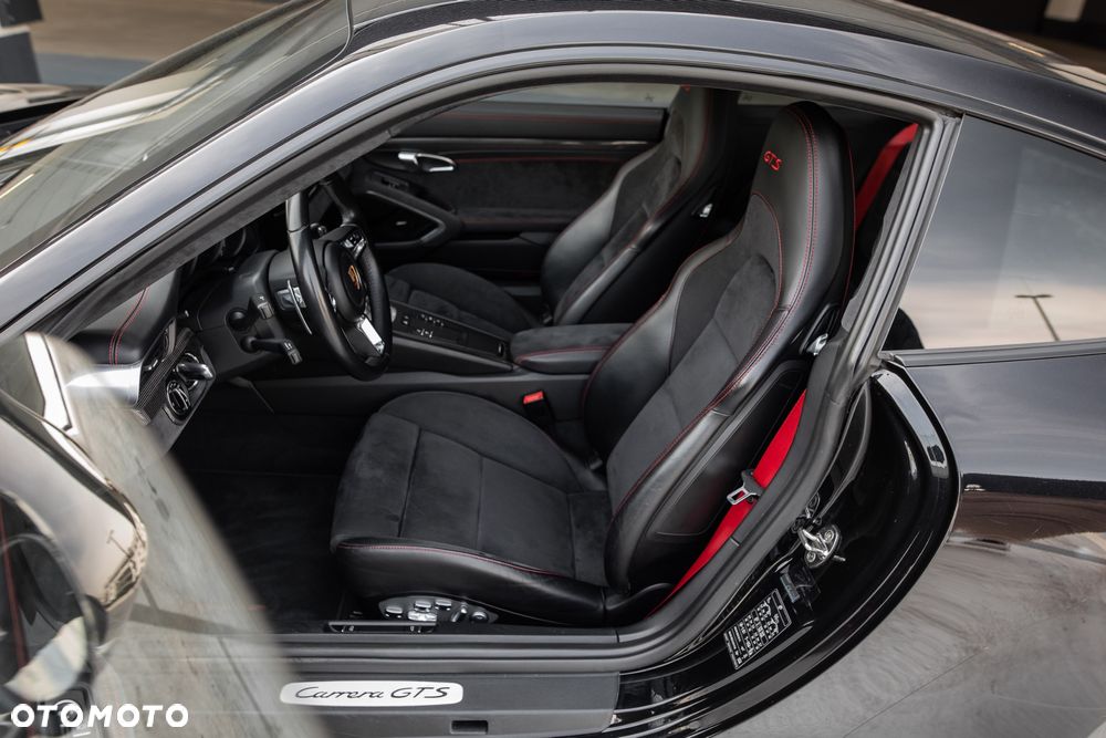 Porsche 911 Carrera GTS PDK - 36