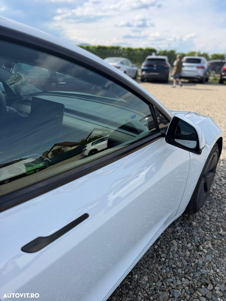 Tesla Model 3 - 9