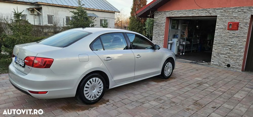 Volkswagen Jetta 1.6 TDI DPF Comfortline DSG - 9