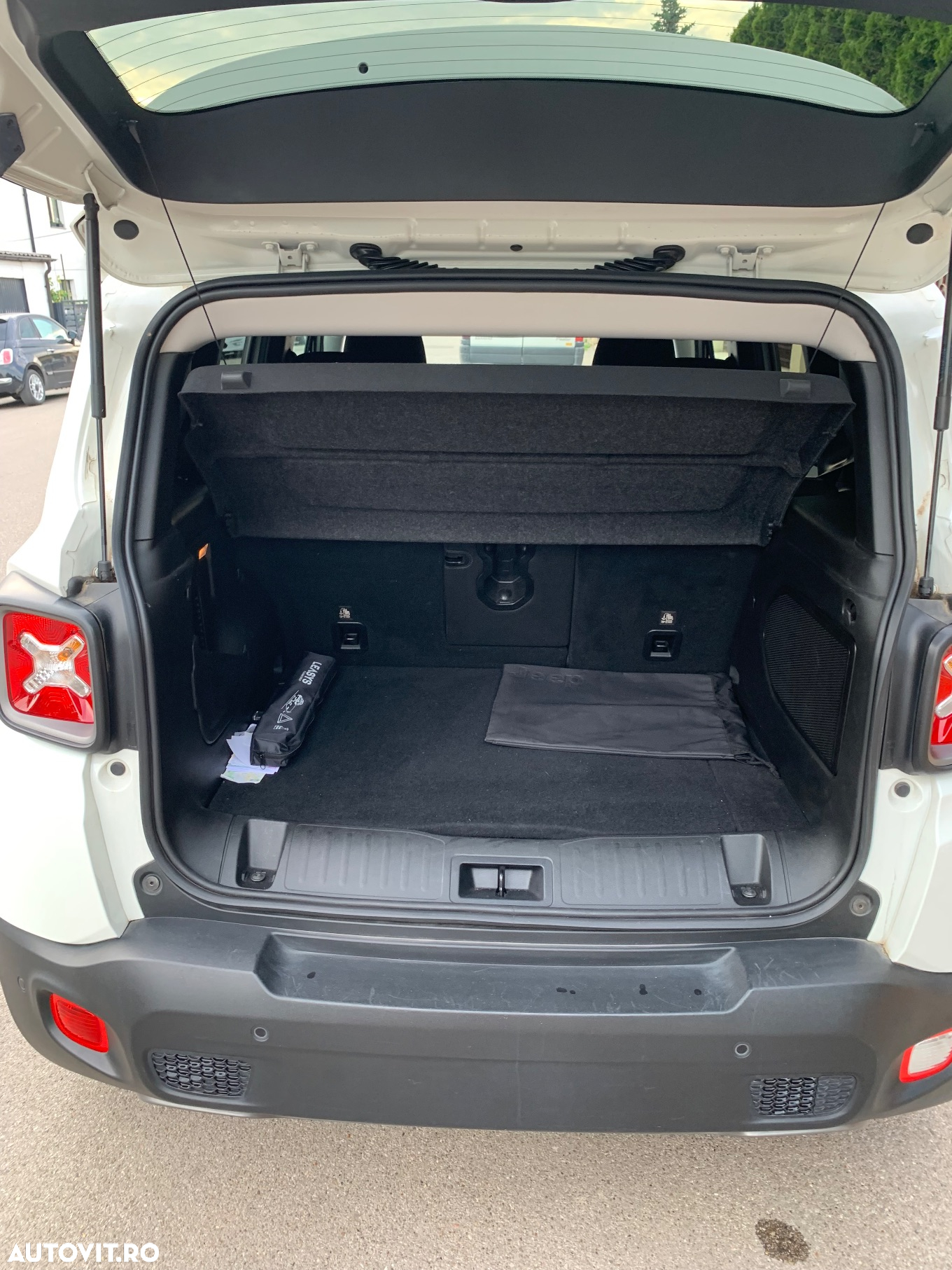 Jeep Renegade 1.3 T-GDI 4xe PLUG-IN Hybrid Automatik Summit - 24