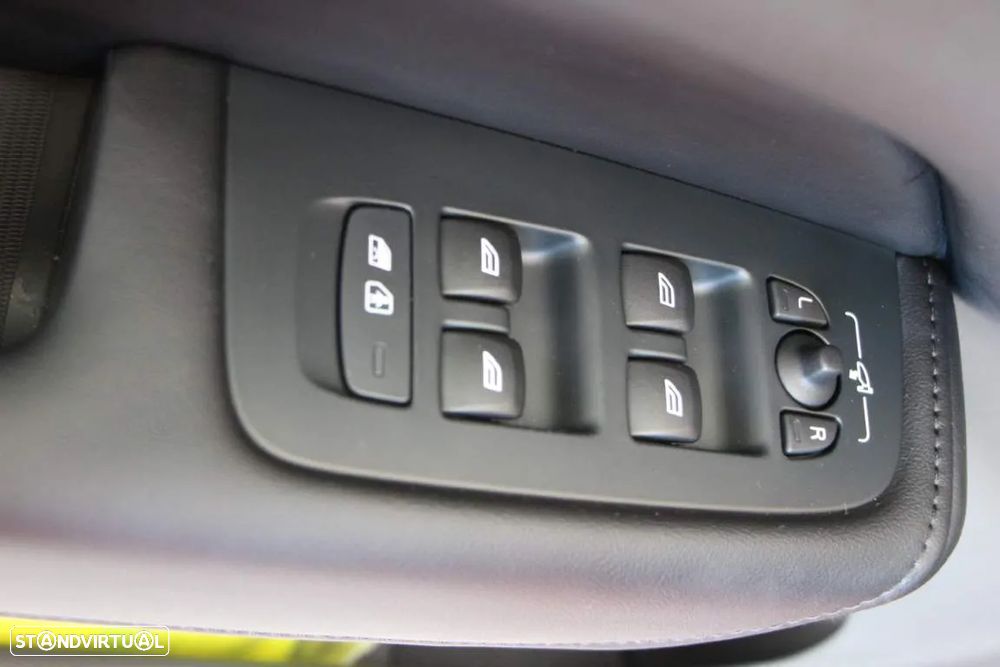 Volvo XC 60 2.0 T6 PHEV Ultra Dark AWD - 18