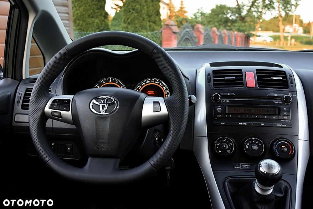 Toyota Auris 1.6 Life+ - 5