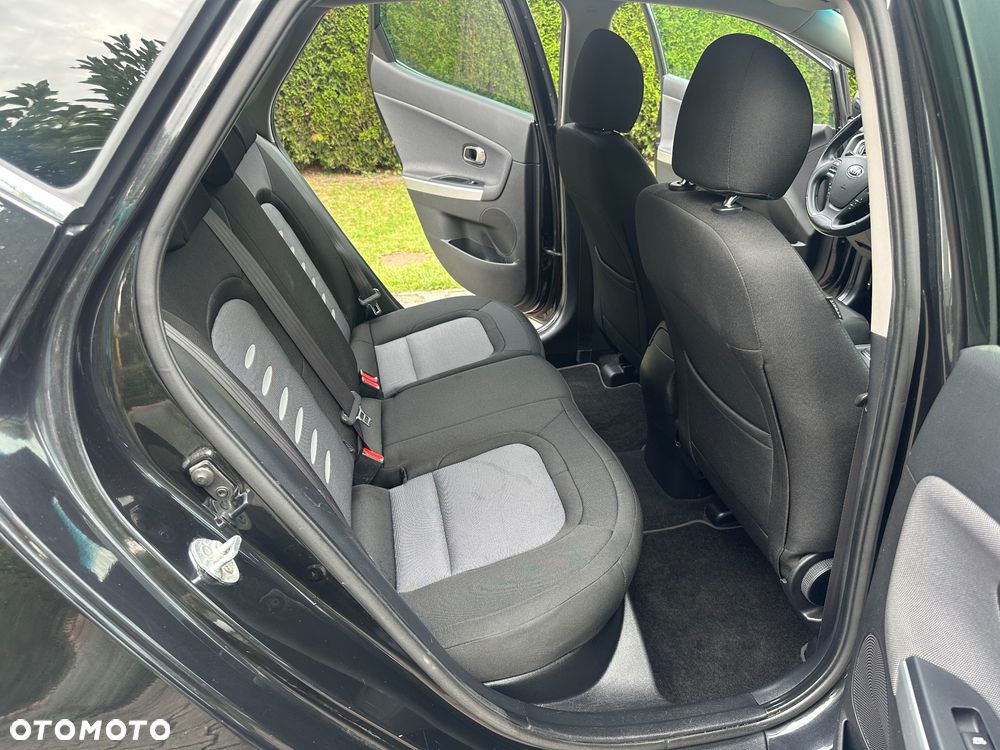 Kia Ceed 1.4 CVVT Dream-Team Edition - 27