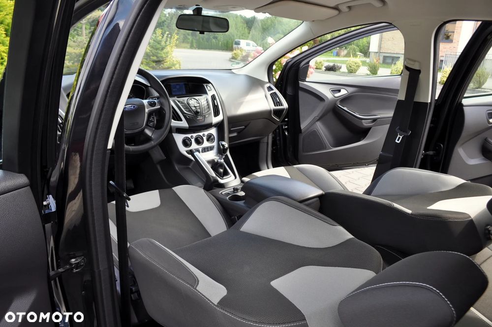Ford Focus 1.6 EcoBoost Titanium - 27