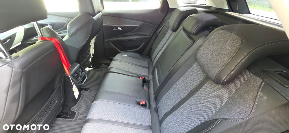Peugeot 3008 1.2 PureTech Allure S&S - 9