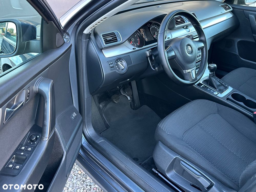 Volkswagen Passat - 22