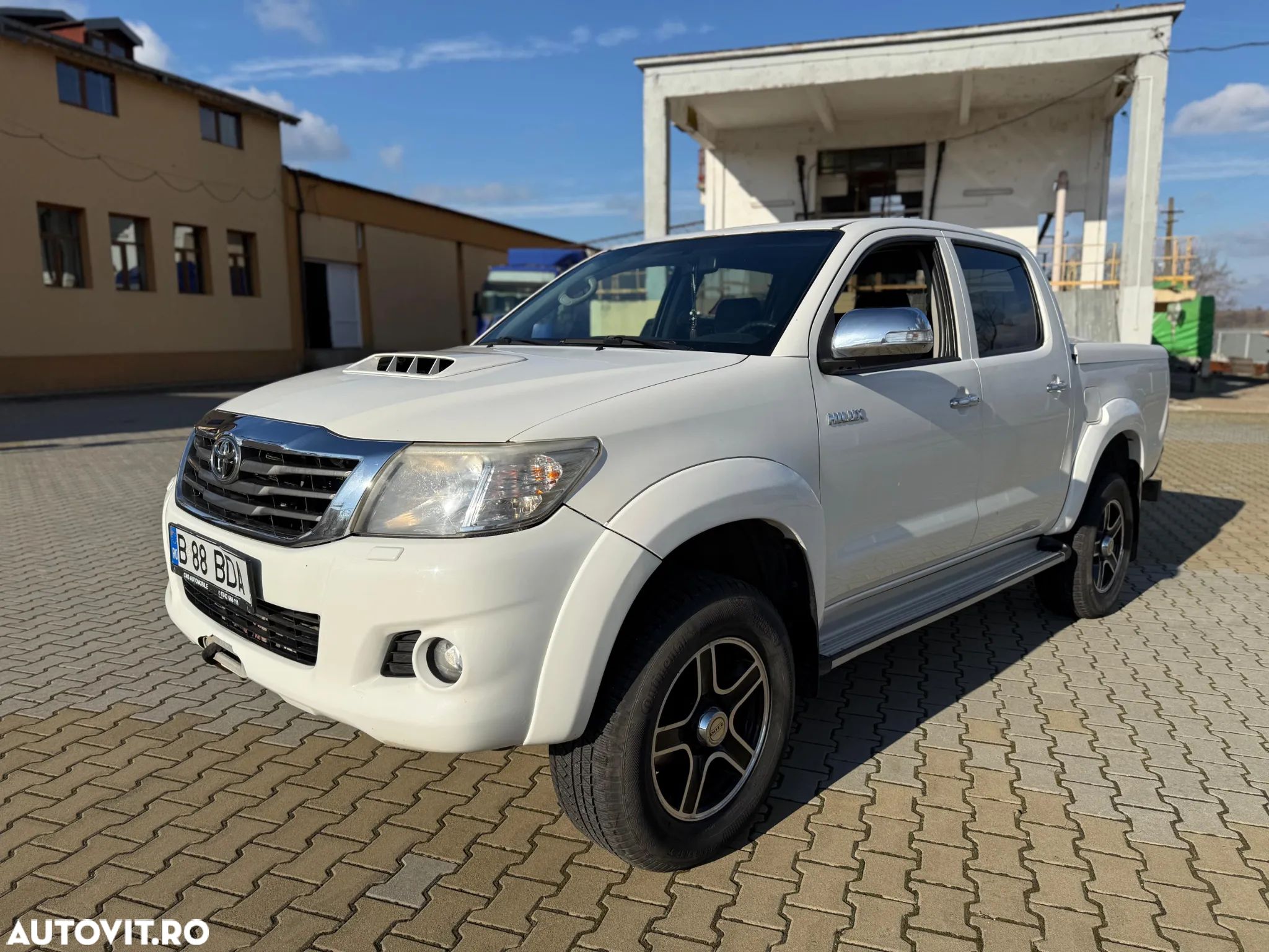 Toyota Hilux 4x4 Cabina Dubla Style+ Aut. - 1