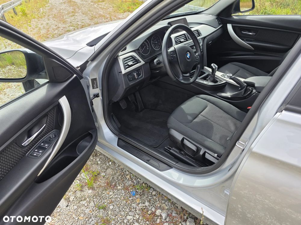 BMW Seria 3 318d - 14