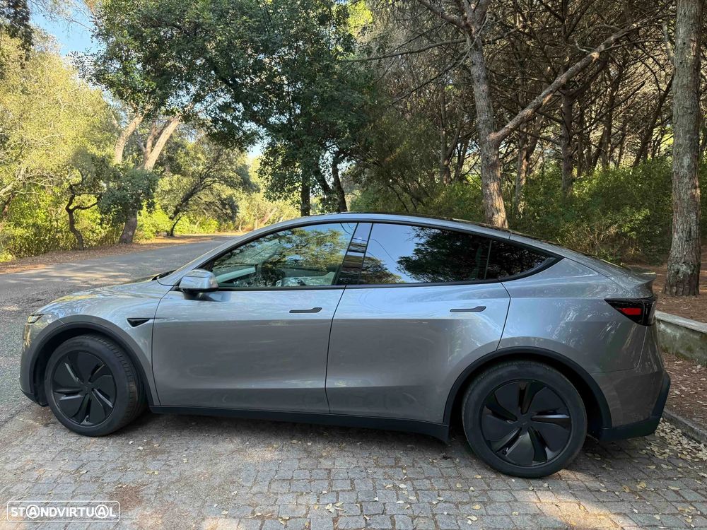 Tesla Model Y - 2