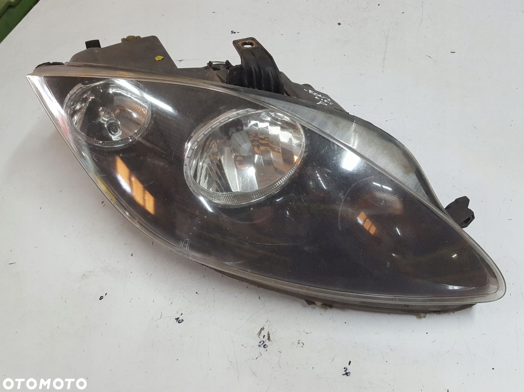 SEAT LEON 2 II LIFT 09-12r LAMPA PRAWA PRZÓD ANGLIK - 2