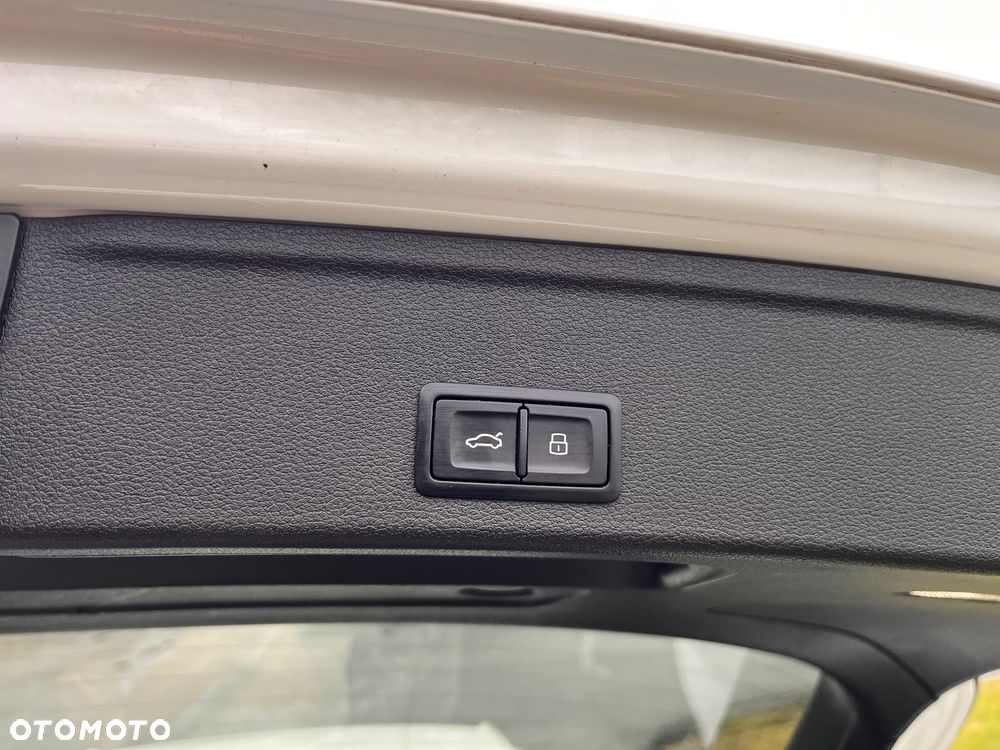 Audi A4 Avant 2.0 TDI Quattro S tronic - 10