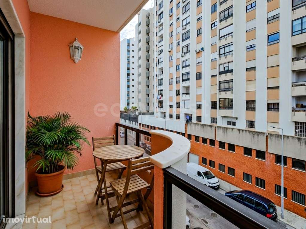 Apartamento de 4 assoalhadas com garagem na Quinta Grande em Alfragide - Grande imagem: 4/54