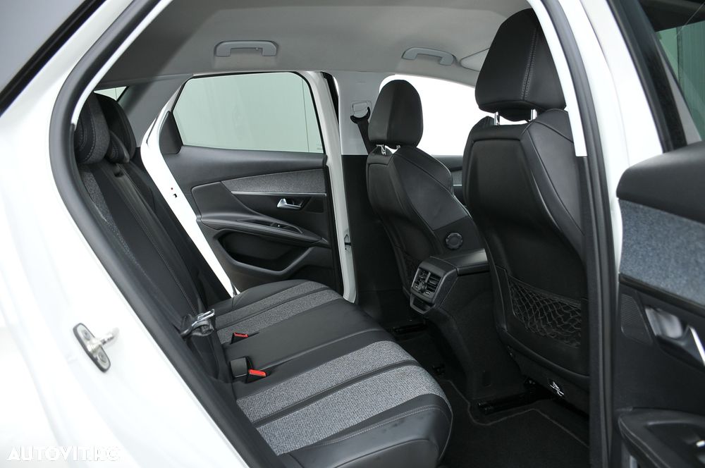 Peugeot 3008 1.2 PureTech Turbo S&S Allure - 20