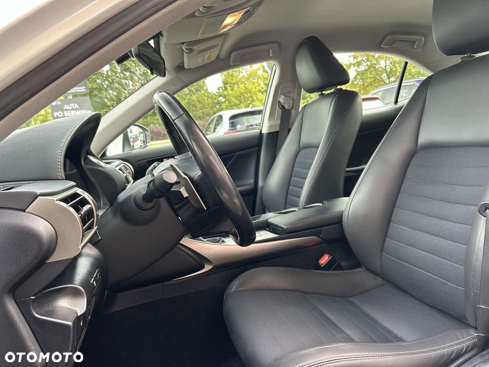 Lexus IS 200t Elite - 9