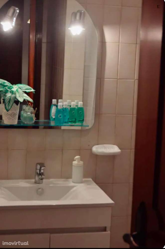 Quarto - localizado em Cidral Coimbra - Grande imagem: 3/14