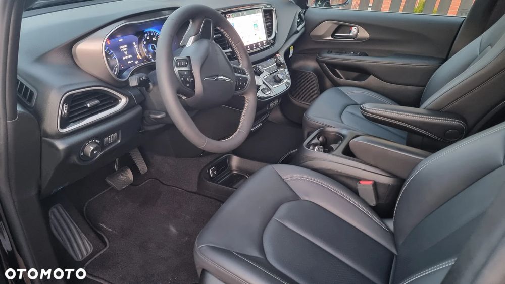 Chrysler Pacifica - 10