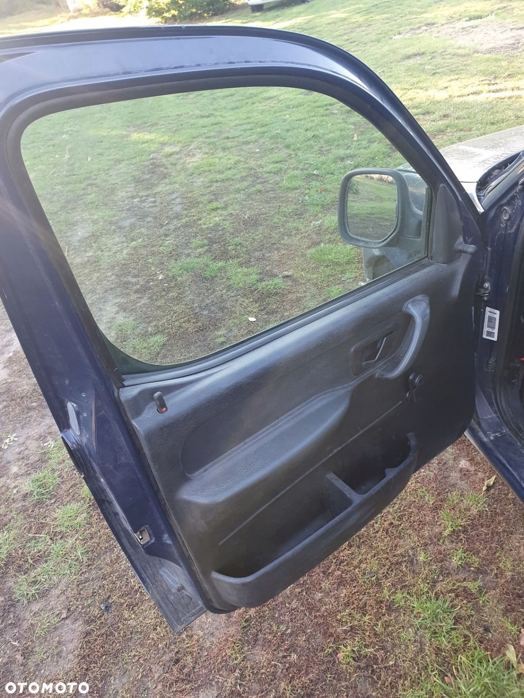 szyba z drzwi przednich lewe przód CITROEN BERLINGO I 1 98-01 1,9 KNC - 1