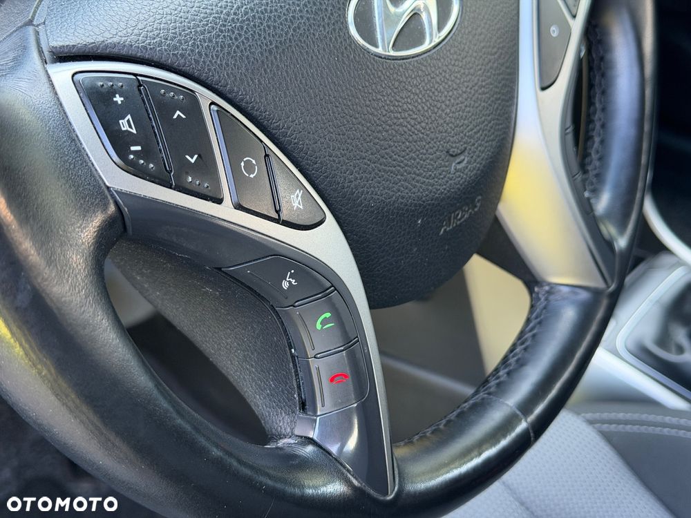 Hyundai i30 blue Kombi 1.4 YES Gold - 32