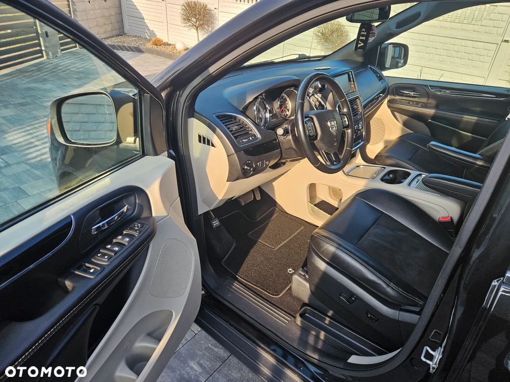 Dodge Grand Caravan 3.6 R/T - 9
