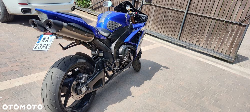 Yamaha R1 - 6