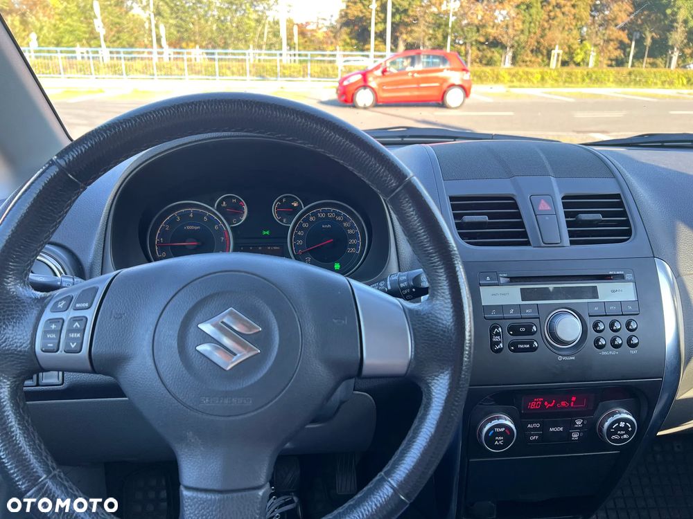 Suzuki SX4 1.6 Premium - 16