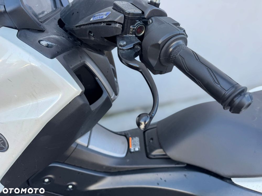 Yamaha NMAX - 18