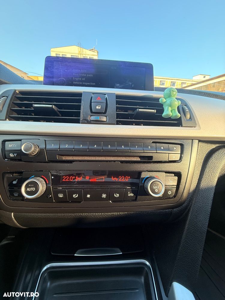 BMW Seria 3 320d Efficient Dynamic Edition Aut. - 11