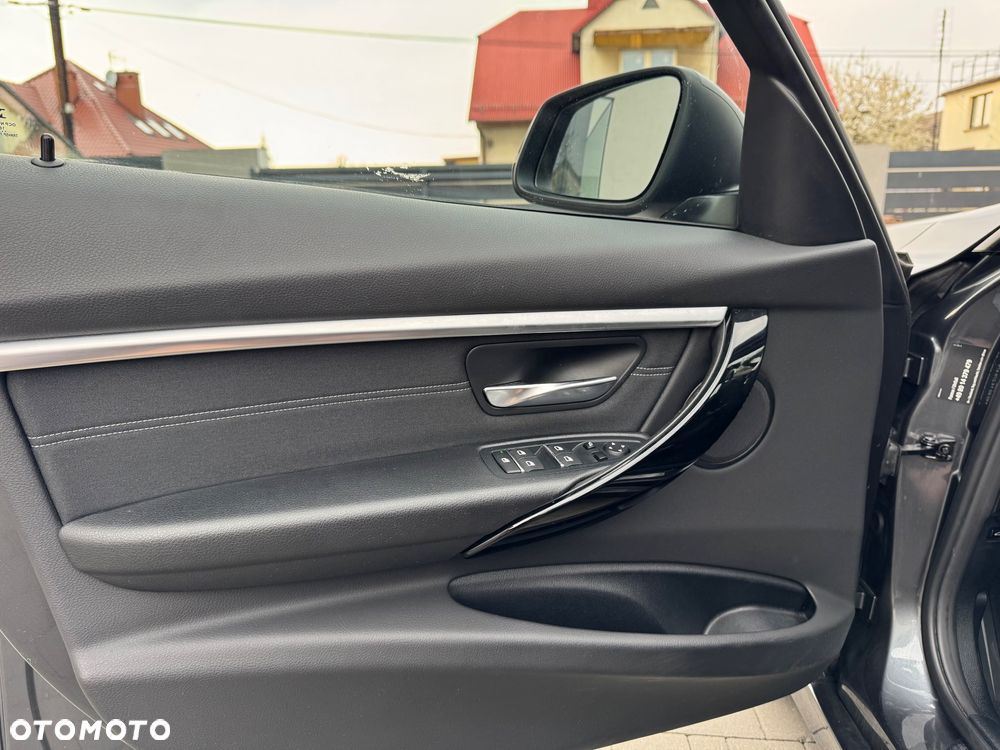 BMW Seria 3 320d xDrive Edition M Sport Shadow - 15