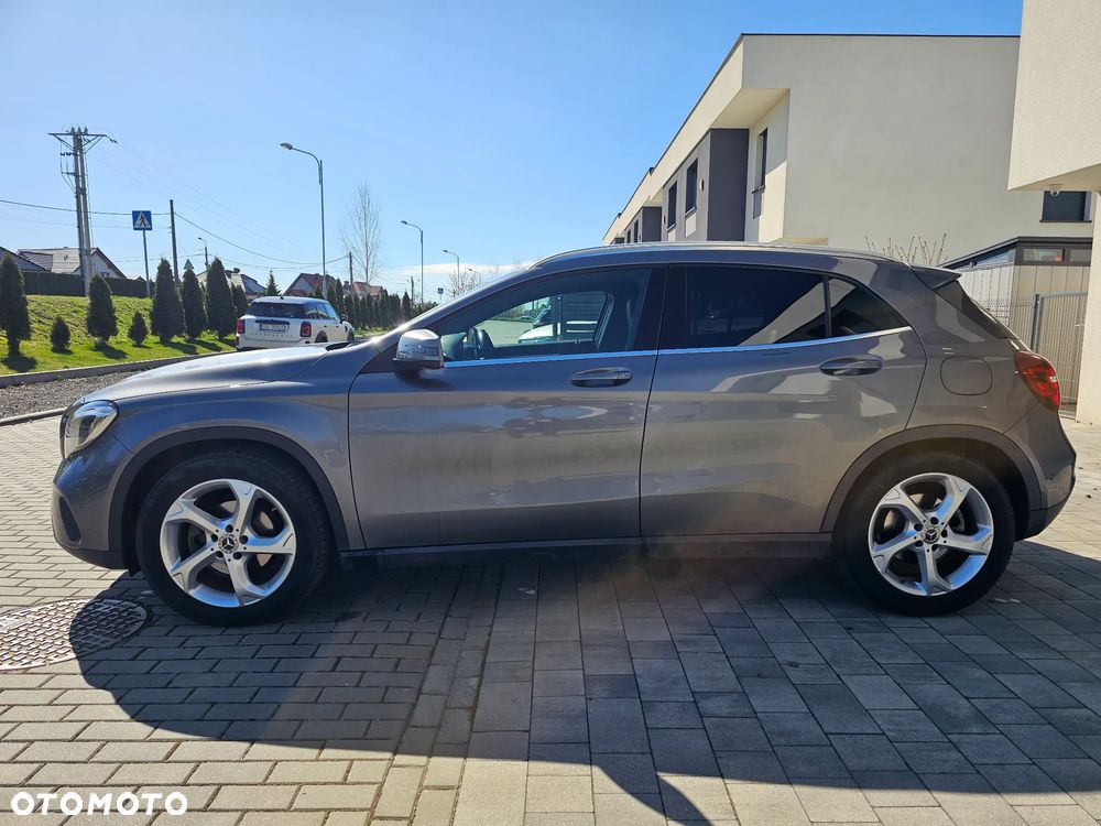 Mercedes-Benz GLA 200 Urban - 4