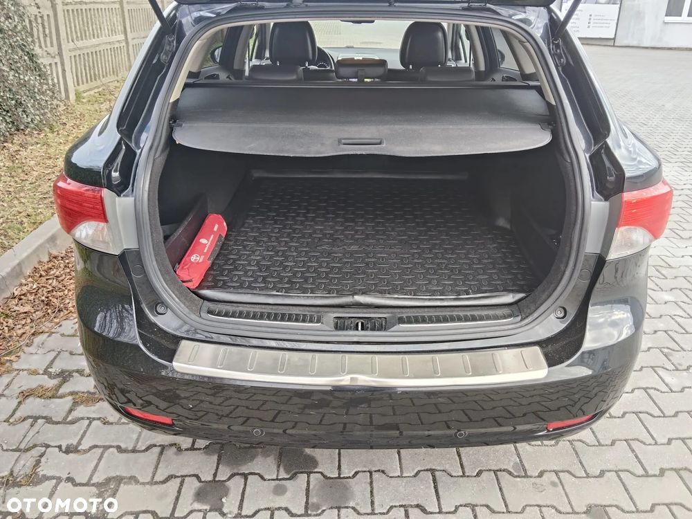 Toyota Avensis 2.0 D-4D Comfort - 14