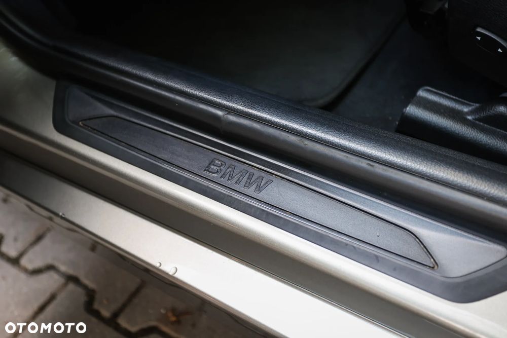 BMW Seria 3 318d Luxury Line - 16