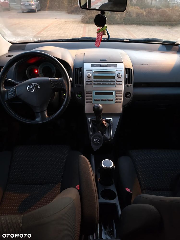 Toyota Corolla Verso 2.2 D-CAT Sol - 18