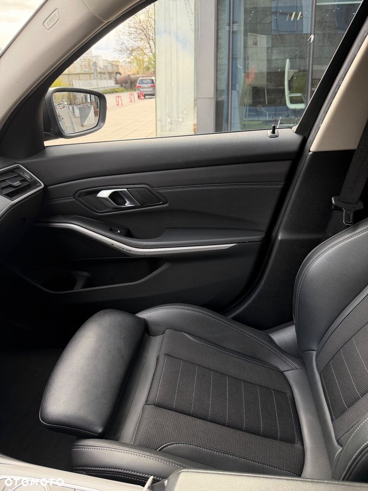BMW Seria 3 330e Sport Line sport - 21