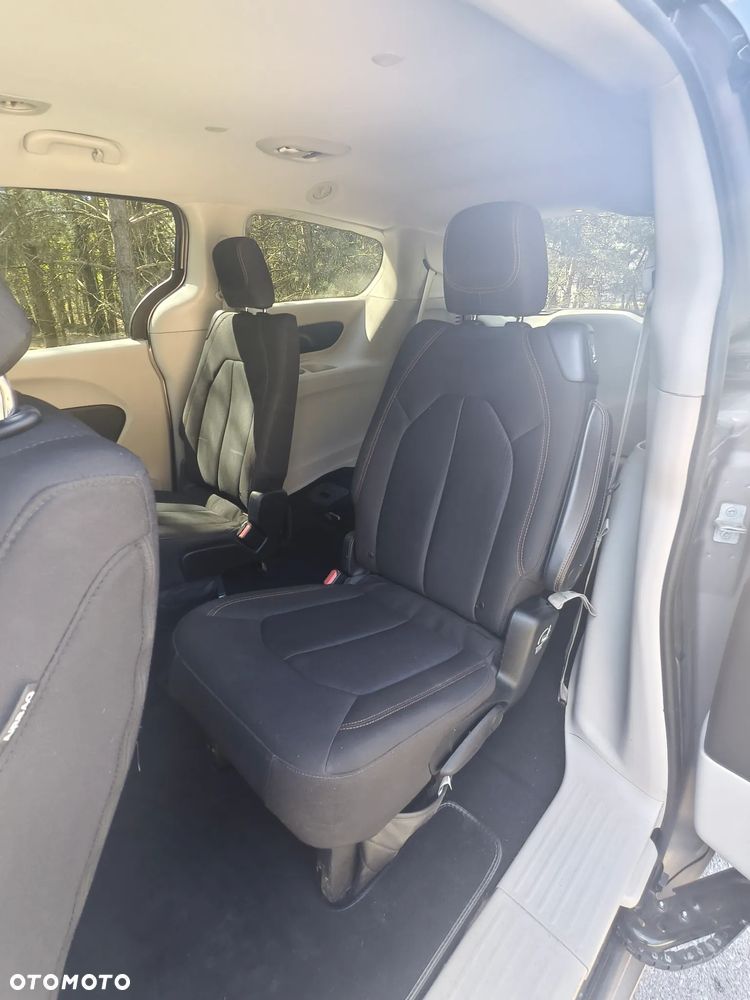 Chrysler Pacifica - 10