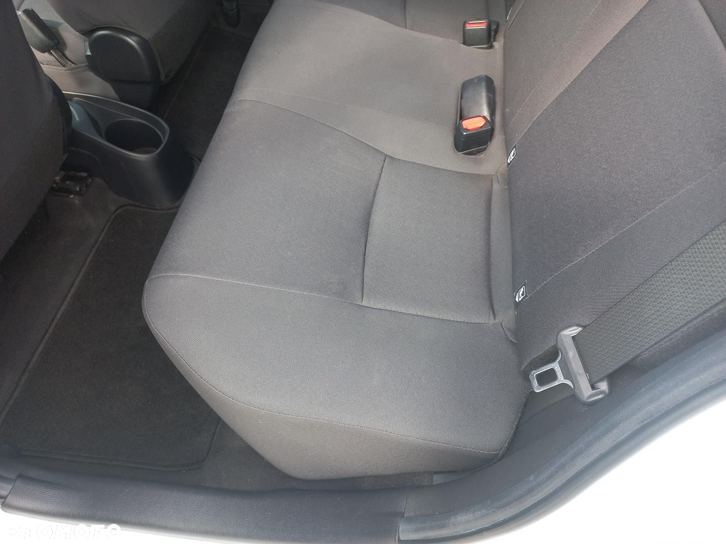 Toyota Yaris - 10