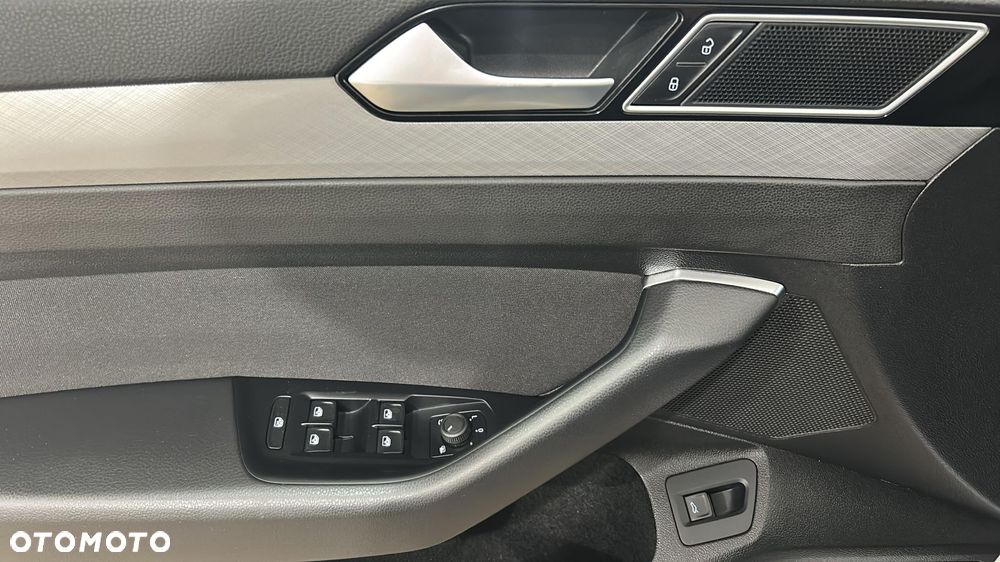 Volkswagen Passat - 14