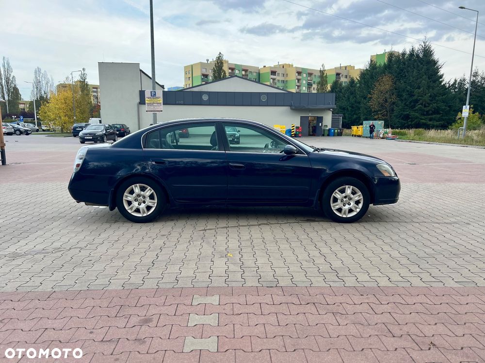 Nissan Altima - 8
