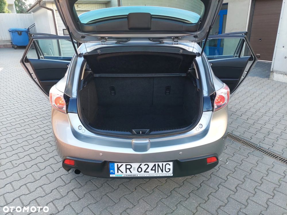 Mazda 3 1.6 Exclusive + - 17