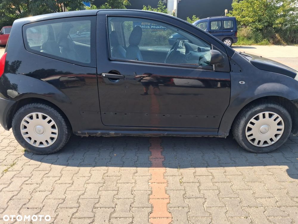 Citroen C2 silnik 1.1 60KM HFX skrzynia biegów sprzęgło drzwi klapa błotnik zderzak błotnik maska lusterko lakier EXYB czarny lewarek wybierak stacyjka sterownik moduł wiązka zbiorniczek alternator rozrusznik maglownica przepływomierz wąż przewód obudowa osłona atrapa podszybie mechanizm silniczek głośnik radio konsola wyświetlacz zegary moduł komfortu szyba mcperson amortyzator sprężyna sanki wahacz tłumik wydech kolektor zacisk hamulcowy pompa pompka ABS półoś podsufitka przysłonka lampa fotele panel sterowania klimatyzacji wykładzina kierownica manetki zwijak Air bag schowek konsola zamek klamka wspomaganie boczek pas przedni chłodnica NA CZĘŚCI wszystkie części - 3