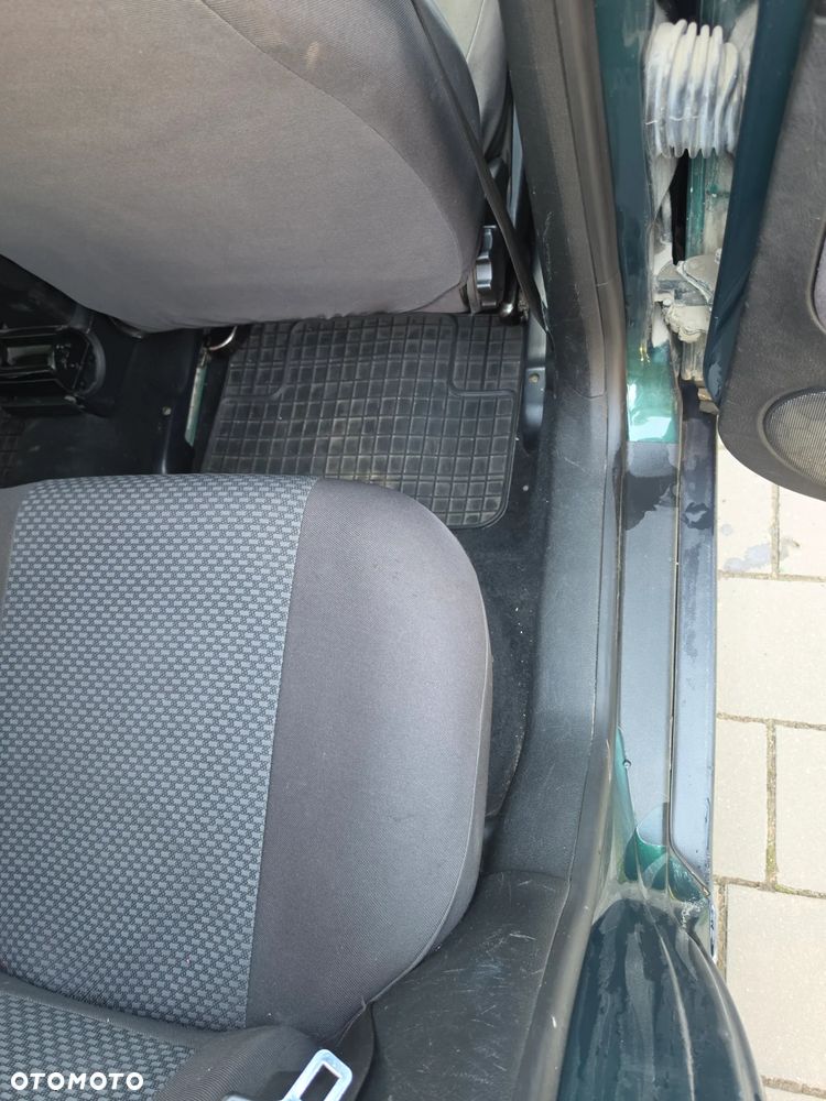 Volkswagen Golf 1.6 Comfortline - 38