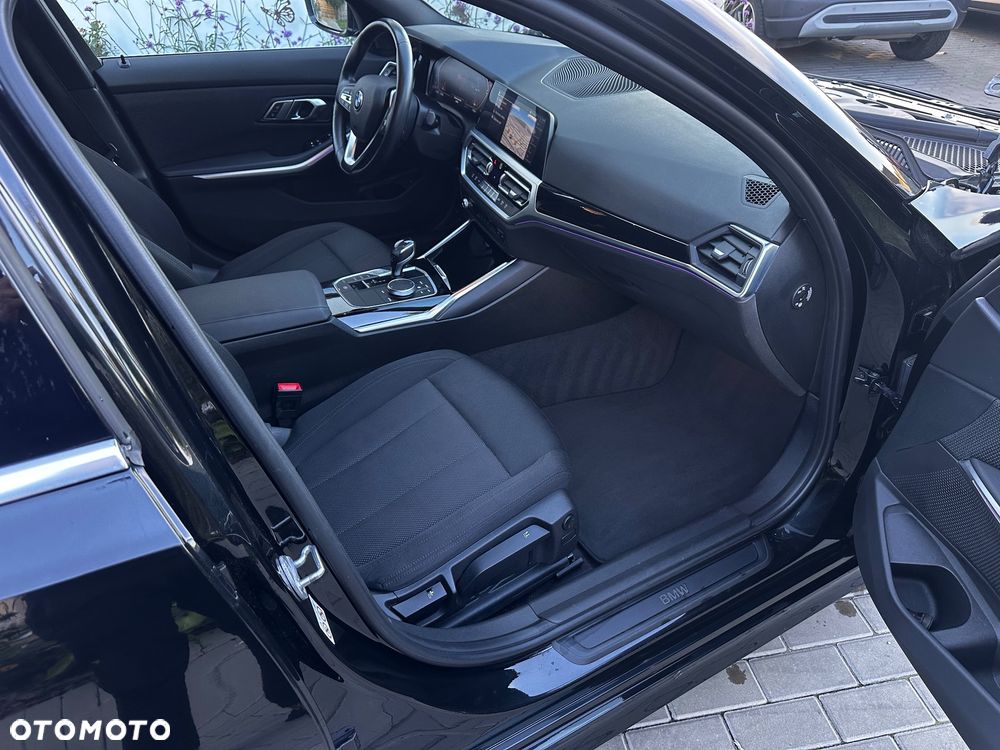 BMW Seria 3 318d MHEV Sport Line - 29