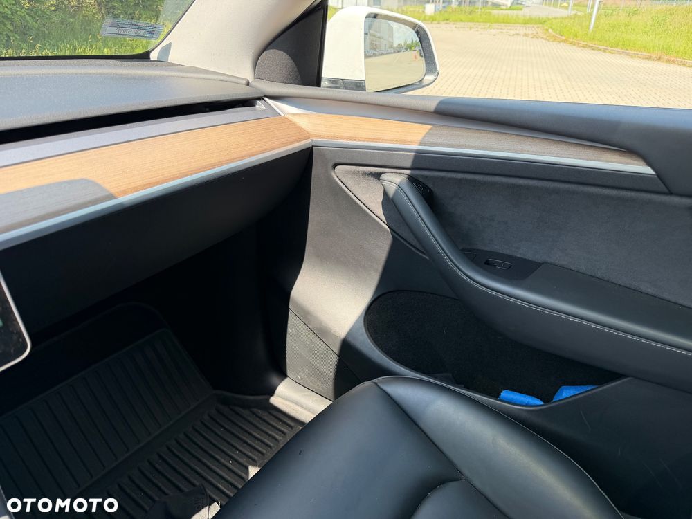 Tesla Model Y Long Range Dual Motor AWD - 6