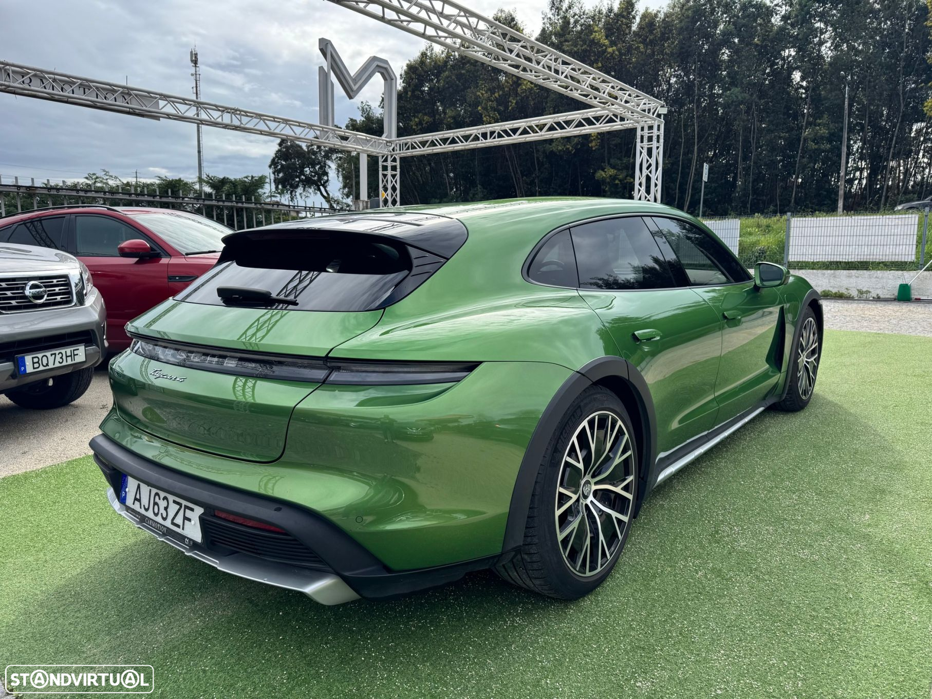 Porsche Taycan Cross Turismo 4 - 7