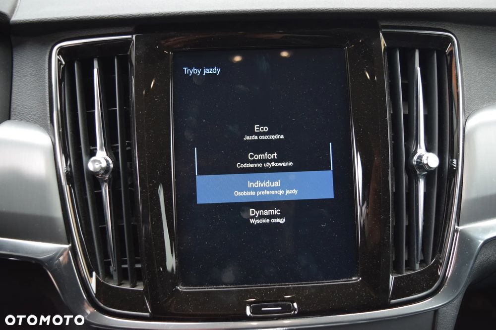 Volvo V90 D3 Momentum Pro - 25
