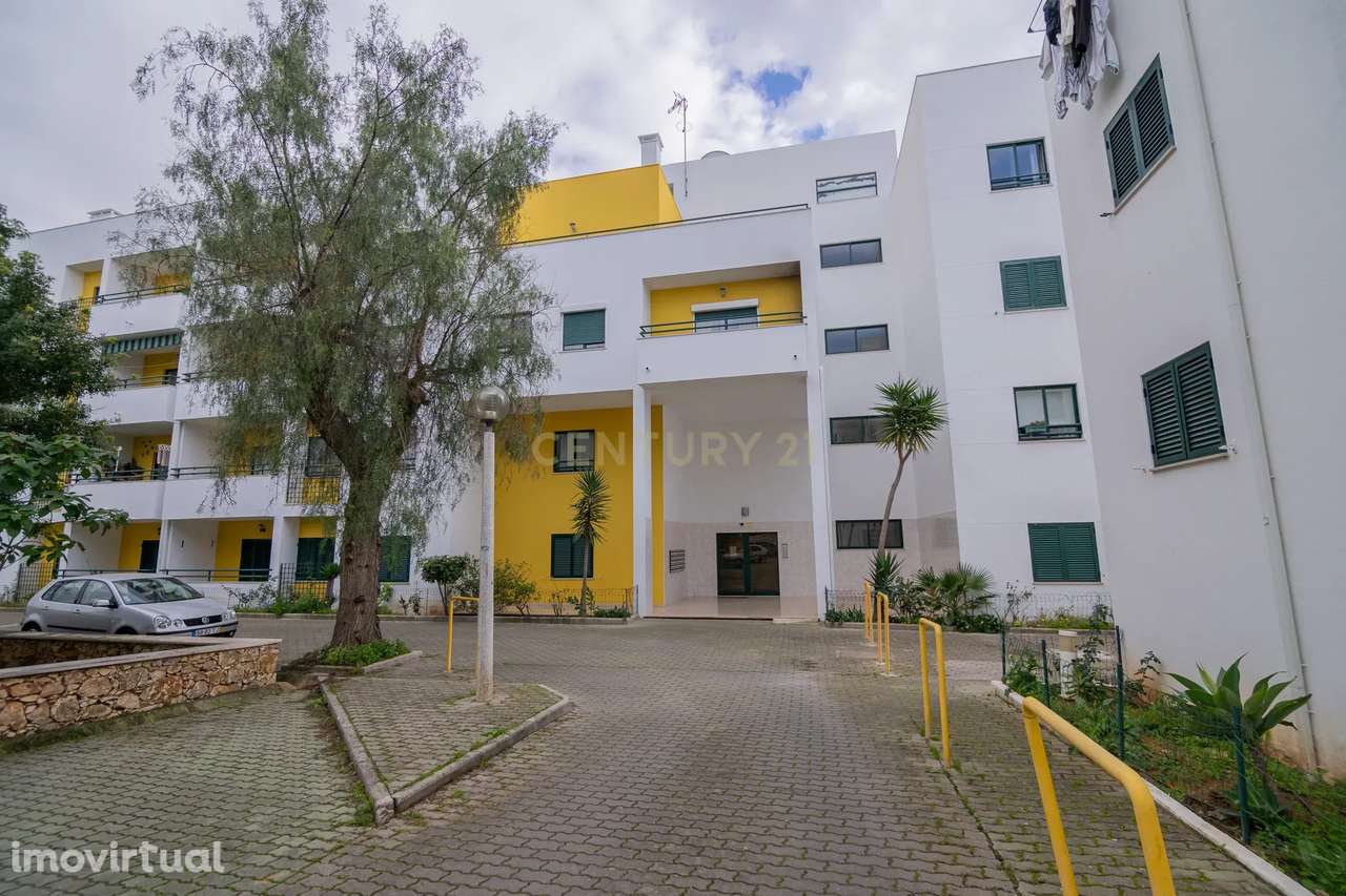 APARTAMENTO T1 MODERNO, COM GARAGEM, VARANDA, PISCINA, CAMPO DE TÉNIS - Grande imagem: 2/29